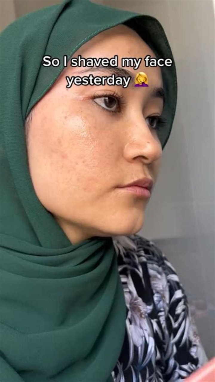 I Shaved My Face With A Japanese Facial Razor & I'm Completely Obsessed