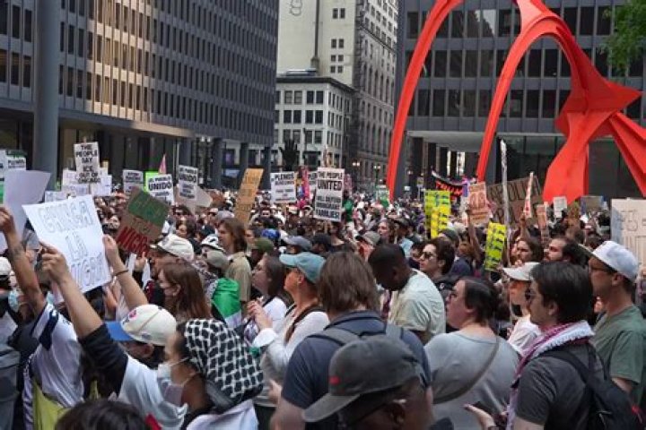 I Think You Should Leave's Tim Robinson Mocks Anti-Shutdown Protestors in New Bit