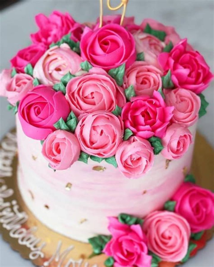 I wanted a stunning rose cake for my birthday but sent the wrong photo by mistake - I was mortified with what arrived