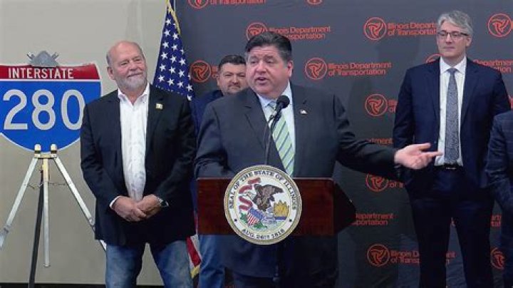 Illinois Gov. JB Pritzker makes QCA stop for infrastructure project