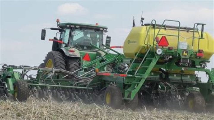 Iowa farmers tout the importance of crop insurance