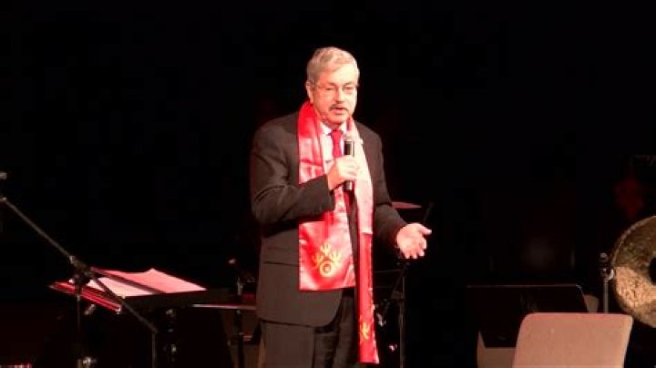 Iowa Governor Terry Branstad helps celebrate the Chinese New Year