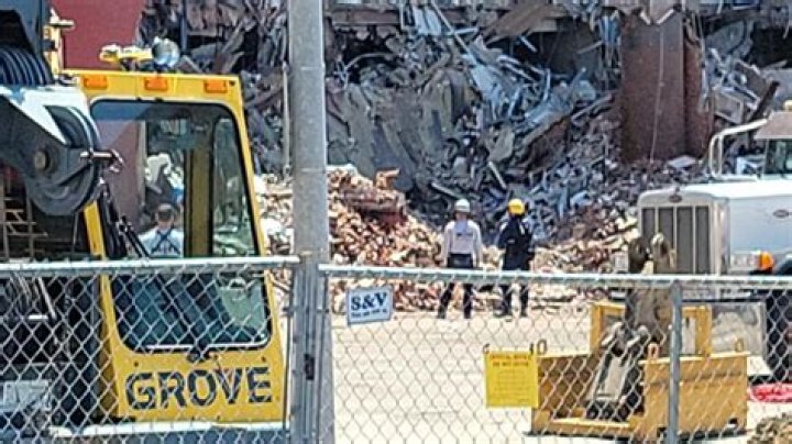 Iowa task force works at Davenport building wreckage
