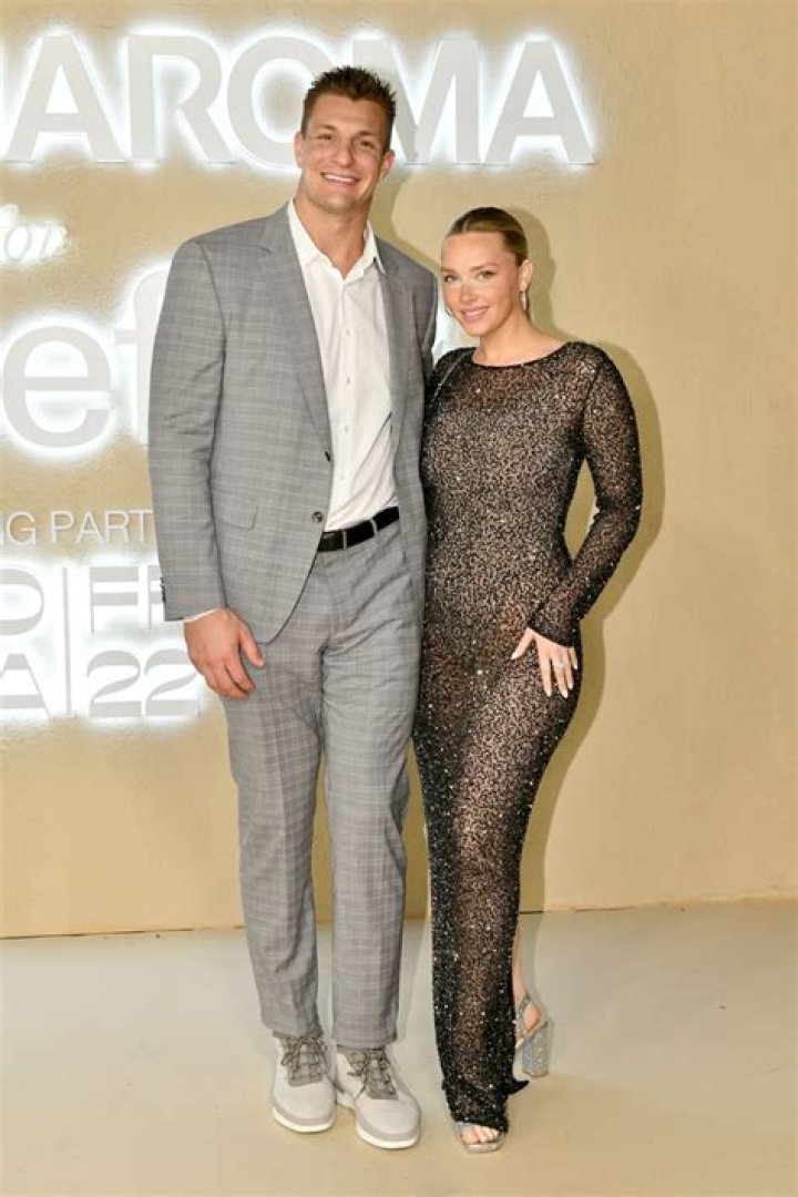 Is Camille Kostek Pregnant? What Camille Kostek’s Photos Reveal About Her Pregnancy?