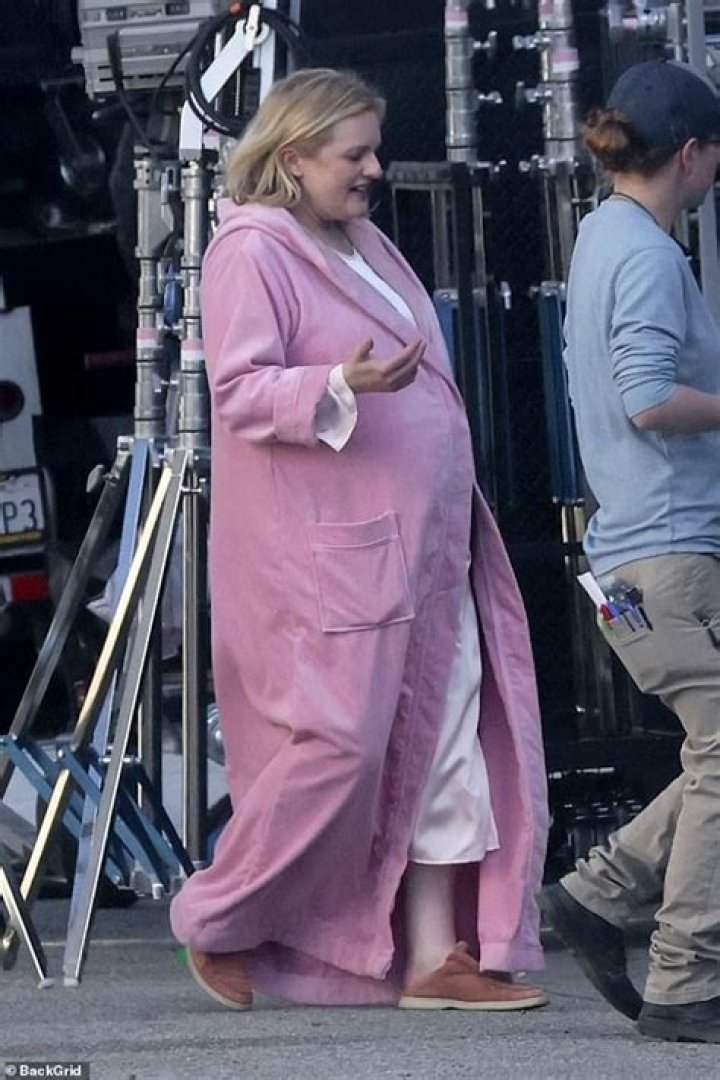 Is Elisabeth Moss Pregnant on The Handmaid’s Tale? Did She Gain Weight For the Role?