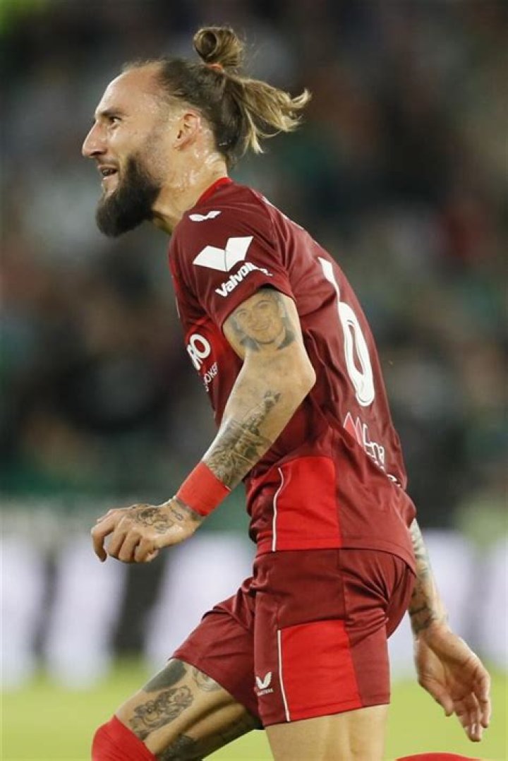 Israel Larios - Player profile 23/24