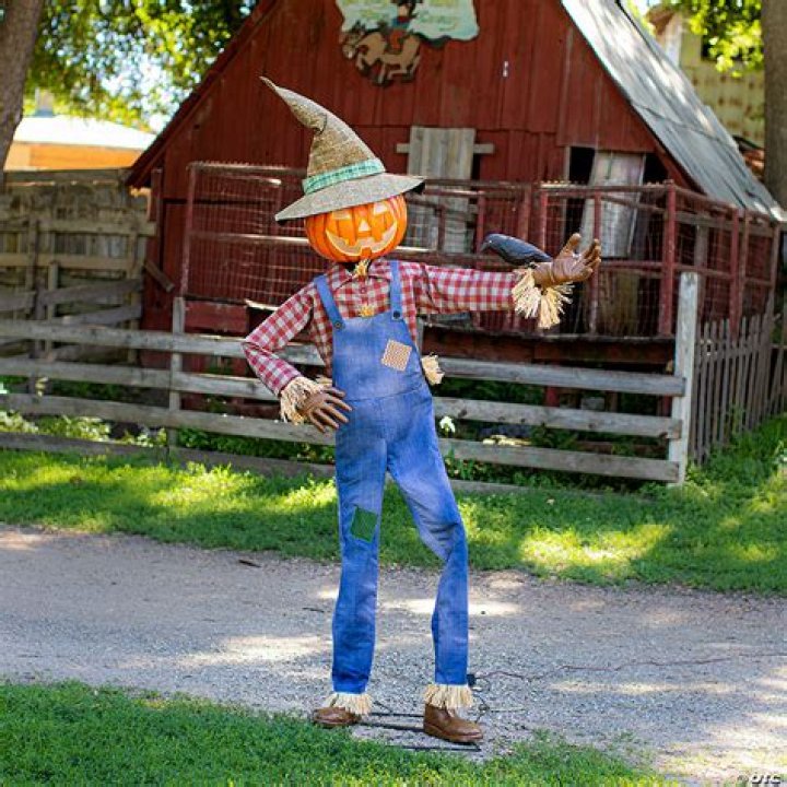 Jack-o’-lantern and scarecrow competition happening in Muscatine