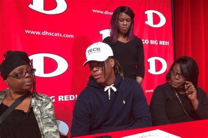 Jahmyr Gibbs Family: Mom Neka Willis, Dad Greg Ross & Grandmother Angie
