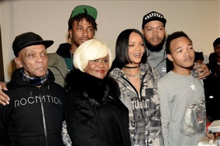 Jamie Fenty, Rihanna Brother – vanemad, netoväärtus, karjäär ja fotod