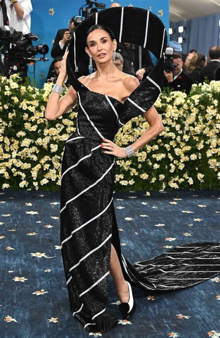 Jennifer Garner’s Disappeared from Met Gala, What Happened After Her Stunning Debut?”