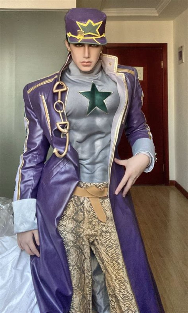 JoJo's Bizarre Adventure Cosplay Brings Back The Stone Ocean With Anasui