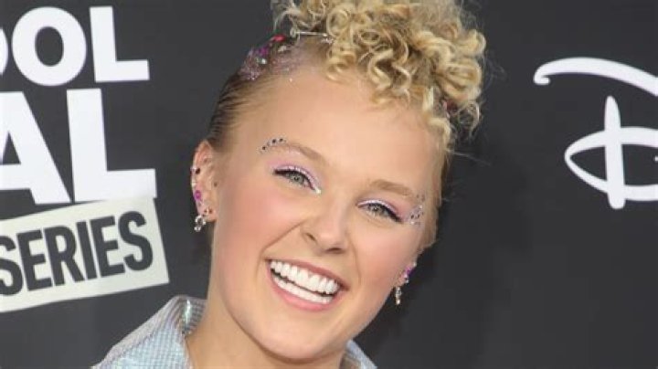 JoJo Siwa’s ‘mullet daddy’ hair has fans comparing her to Billy Ray Cyrus and Joe Dirt