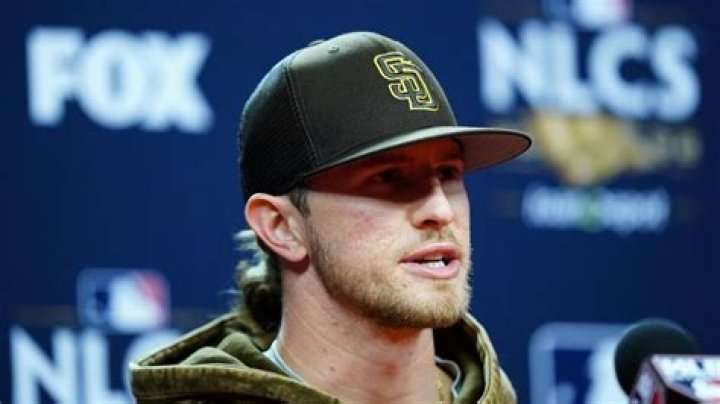 Josh Hader agrees to $95 million, 5-year contract with Astros, AP source says