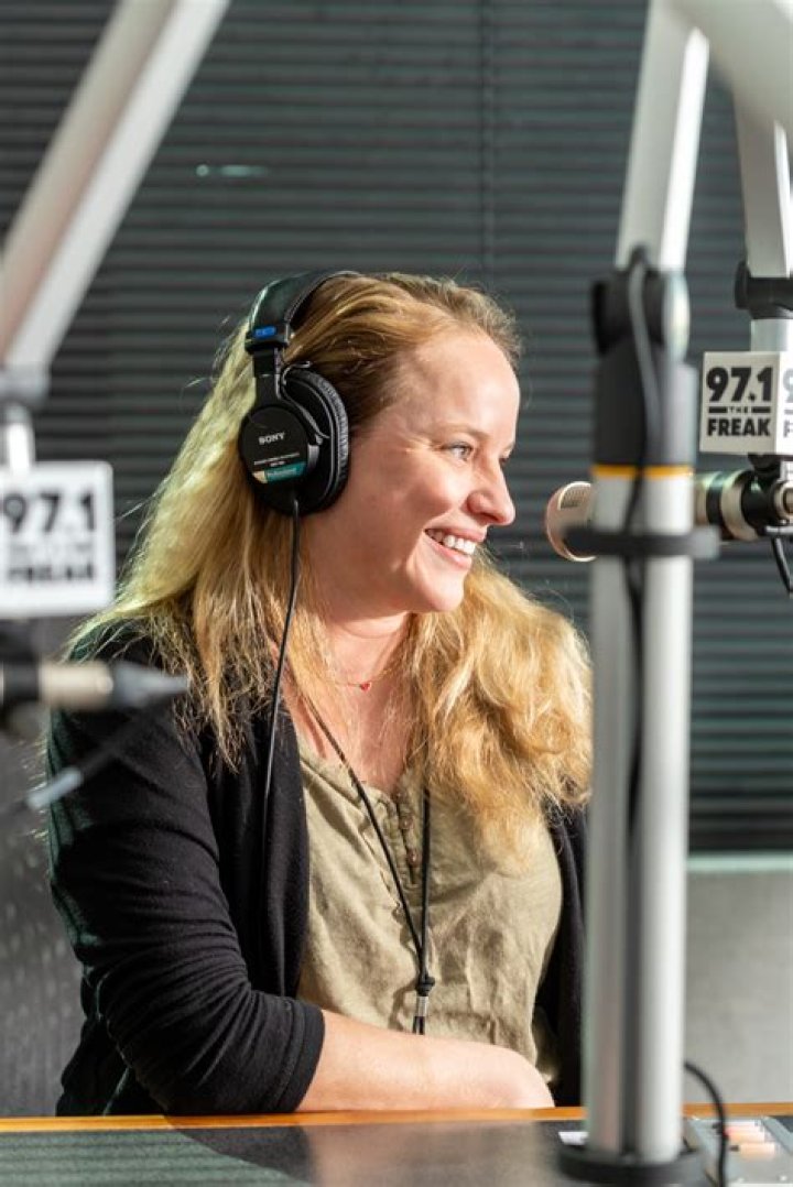 Julie Dobbs (Fox Sports) Biography, Wiki, Age, Parents, Husband, Salary
