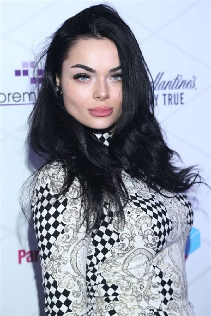 Kamila Sogulecka (Zusje) Wiki, Age, Height, Husband, Parents, Ethnicity, Net Worth, Biography & More