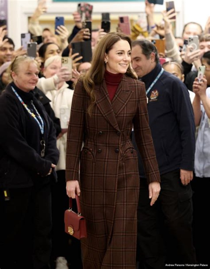 Kate Middleton returns to Chicago Fire cast as Carol Spears, who played Benny?