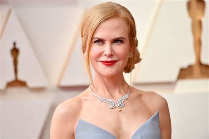 Kelly Ripa is channeling ‘Nicole Kidman vibes’ in LIVE’s new Oscar promo