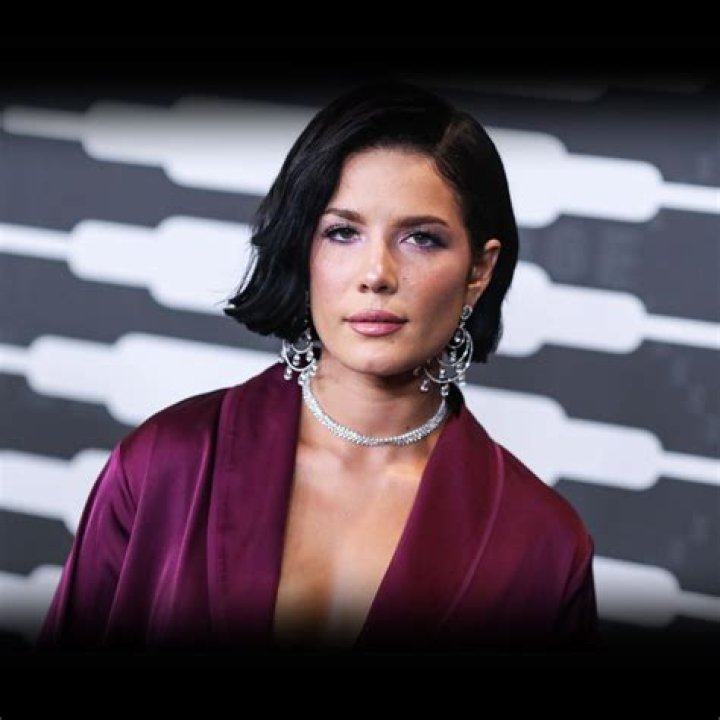 Kelly Tuminelli Net Worth (2024) | wallmine