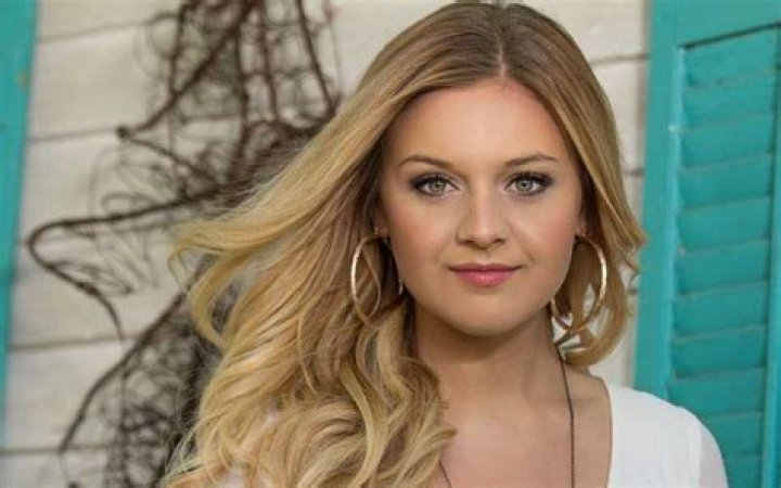Kelsea Ballerini Biography and Facts