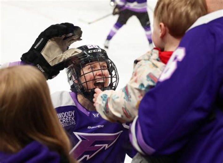 Kendall Coyne Bio: Husband & IIHF [2023 Update]