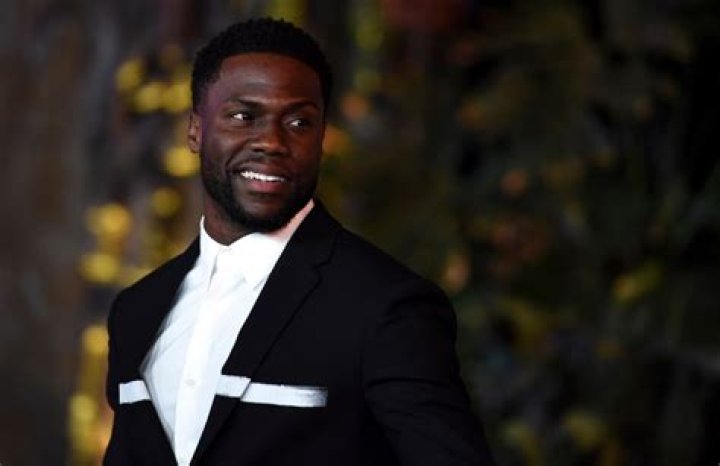 Kevin Hart Steps Down as Oscars Host After Outcry Over Old Tweets