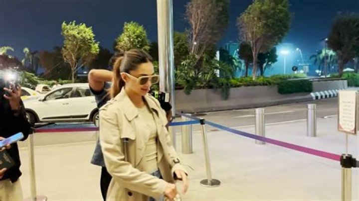 Kiara Advani has the cutest reaction to paparazzi wishing her ‘Happy Birthday’ at the airport; WATCH