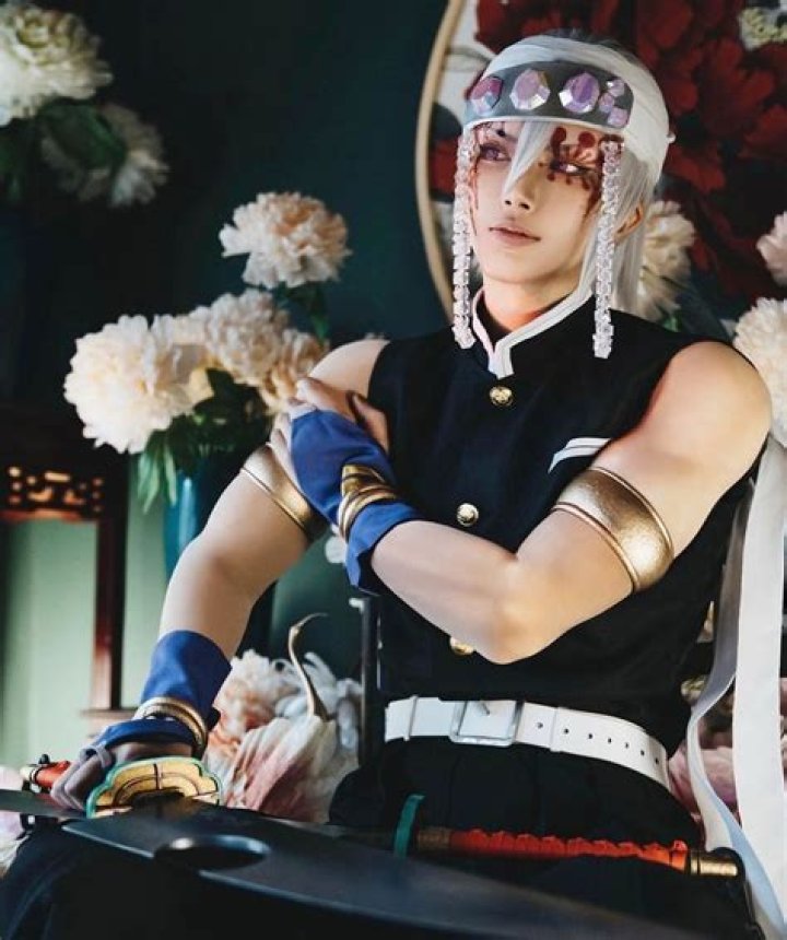 Kimetsu no Yaiba Cosplay Gives Rengoku Fiery New Look