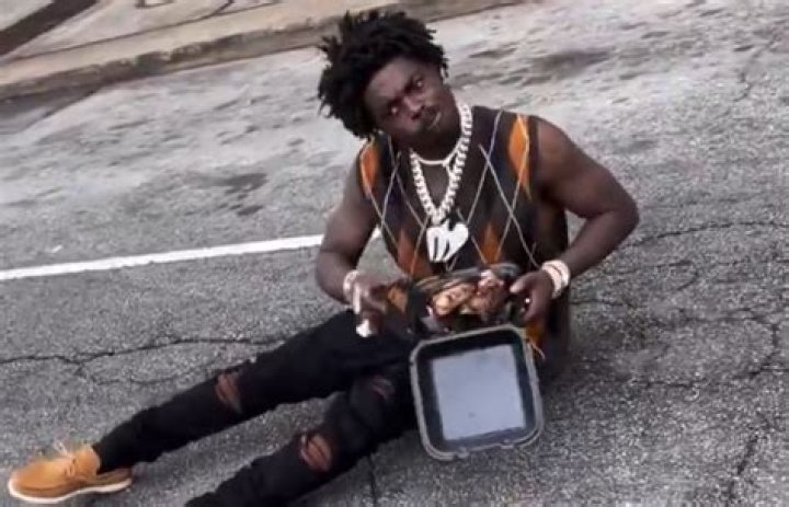 Kodak Black Was Hit With a Water Bottle During His Rolling Loud Performance, He Stopped The Show To Put on His Belt!