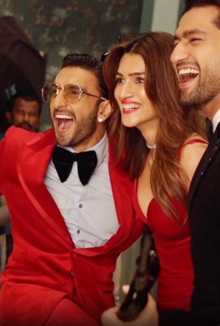 Kriti Sanon and Ranveer Singh set Benaras ghats aglow as they turn showstoppers for Manish Malhotra