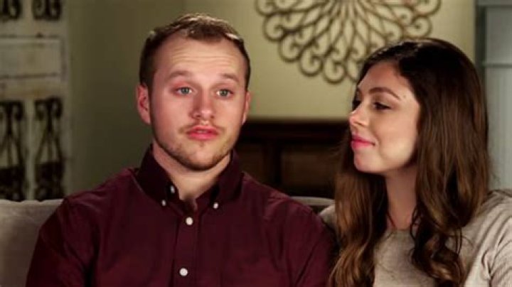 Lauren Swanson pops up in Jessa Duggar’s ugly sweater video, conceals possible baby bump