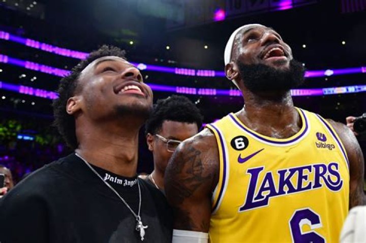 LeBron James Had THIS Reaction When Asked About Cryptic Tweet and Player Option Amid Ongoing Trade Rumors