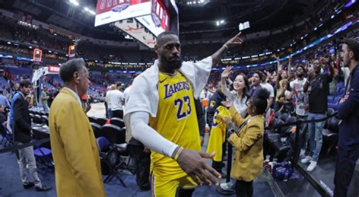 LeBron James’ Pregame Durag Sparks Controversy And Discussion