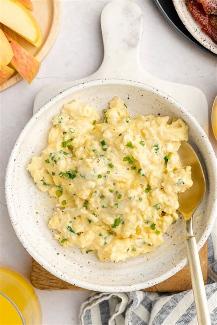 Lemon Juice in Scrambled Eggs for Extra Fluffiness