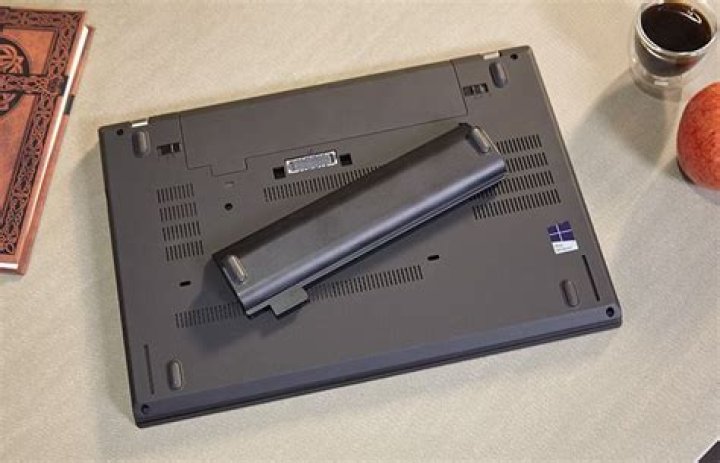 Lenovo ThinkPad T470 Review - Epic Battery Life, Great Keyboard
