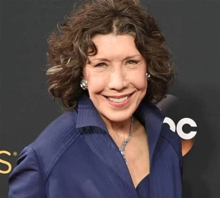 Lily tomlin Bio, Age, Height, Relationship, Affairs, Net Worth 2023, Controversy and More