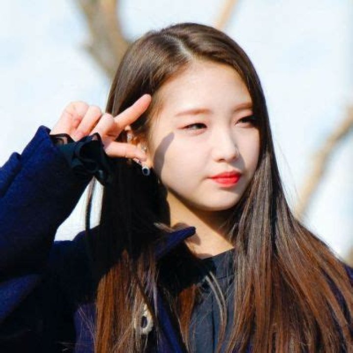 LOONA’s YeoJin Admits To Have Earned Nothing Since Her Debut Six Years Ago