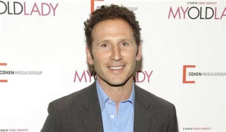 
Mark Feuerstein Body Measurement, Height, Family, Wife and Net Worth