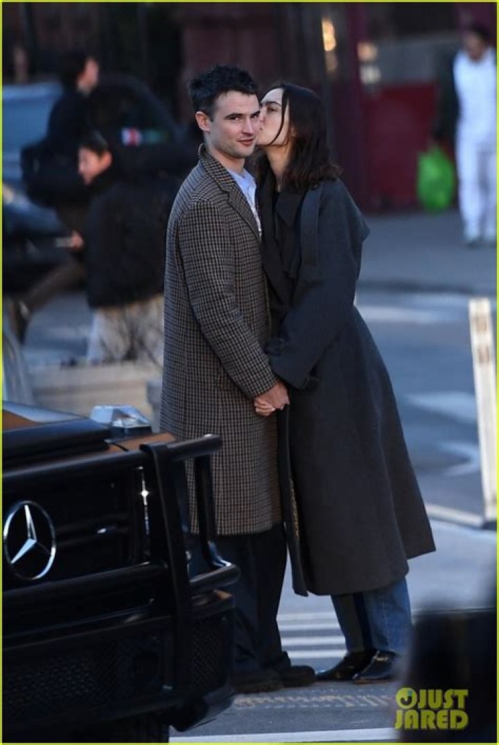 Meet Tom Sturridge’s New Girlfriend Alexa Chung