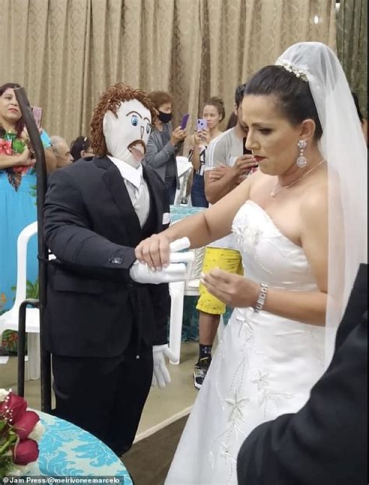 Meirivone Rocha Moraes And Rag Doll Husband’s Married Life