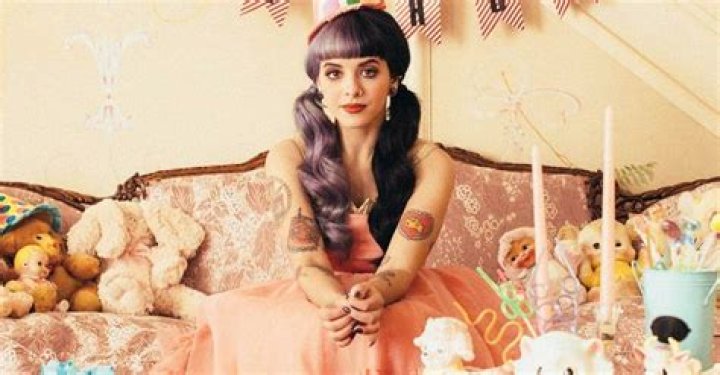 Melanie Martinez Before and After: Cry Baby Singer’s Alien Face in Portals