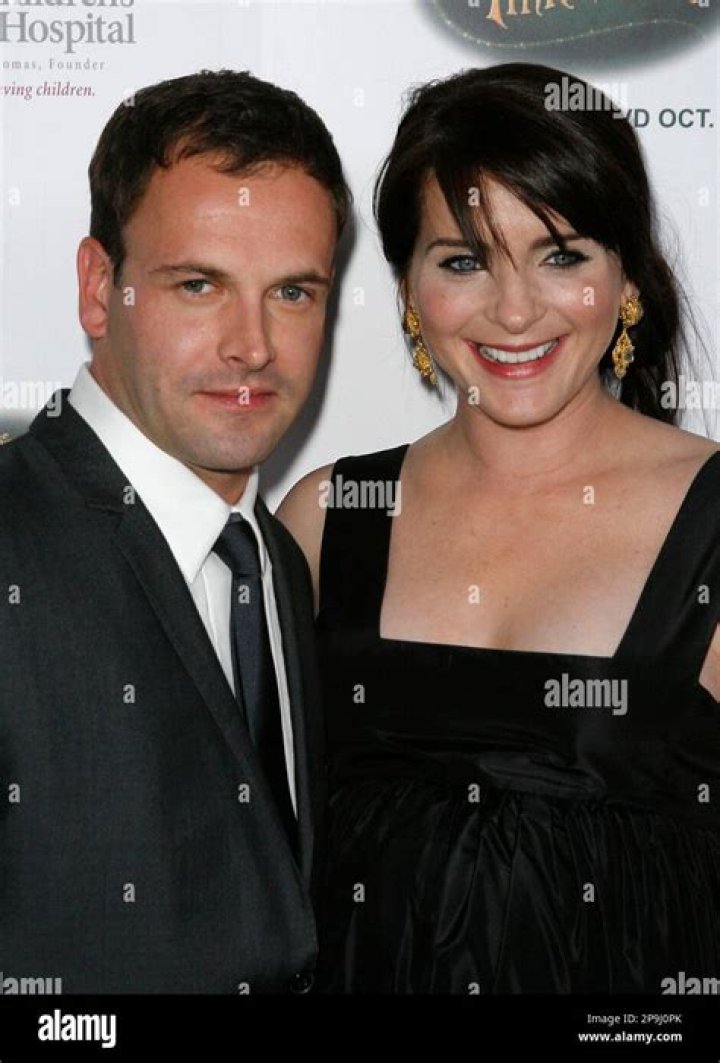 Michele Hicks and Jonny Lee Miller | Married Divorced Children Ex