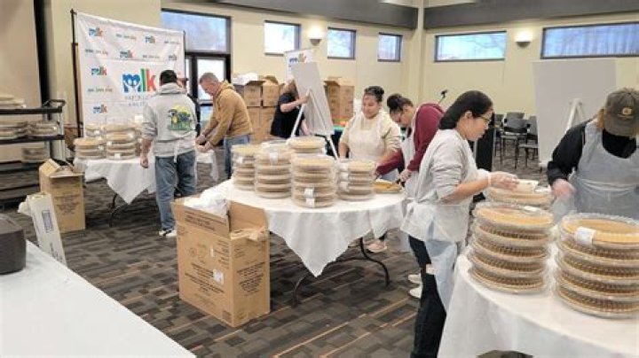 MLK Center kicks off Thanksgiving meal distribution