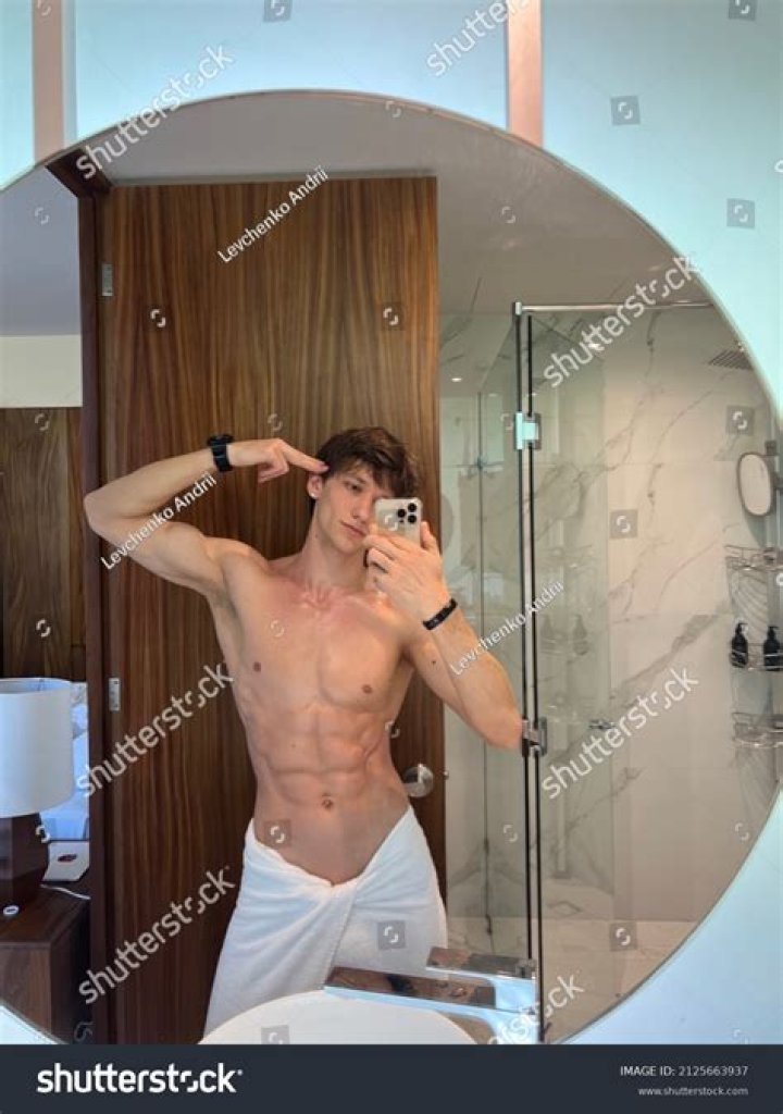 Model sparks outrage by sharing ‘degrading’ naked mirror selfie with his girlfriend