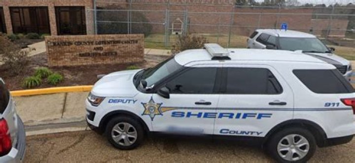 Muscatine County Sheriff’s Office asks public’s help in finding suspect