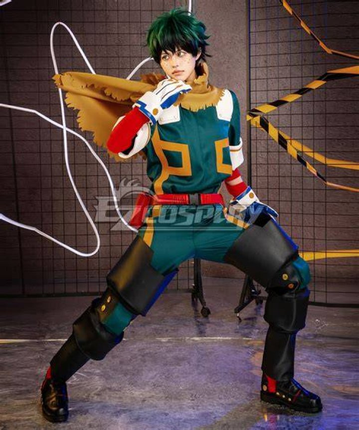 My Hero Academia Fan Honors Izuku with Stunning Fem Cosplay