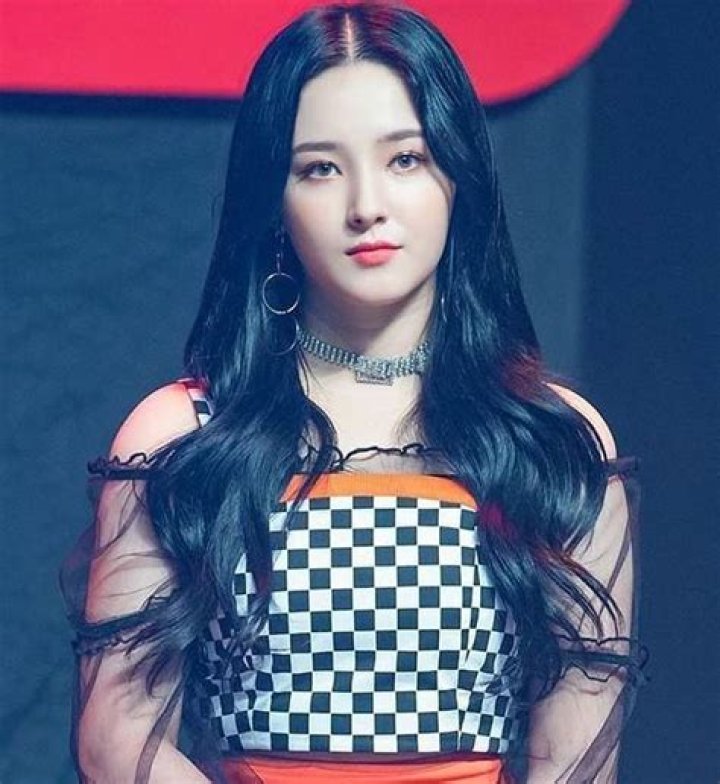 Nancy (Momoland) Wiki, Height, Age, Boyfriend, Family, Biography & More