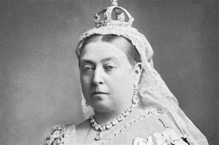 Newly-unearthed clip of Queen Victoria smiling in sunglasses on royal trip to Ireland
