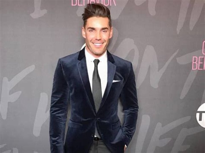 Nick Hounslow Biography, Wiki, Spouse, Net Worth, Birthday, Career