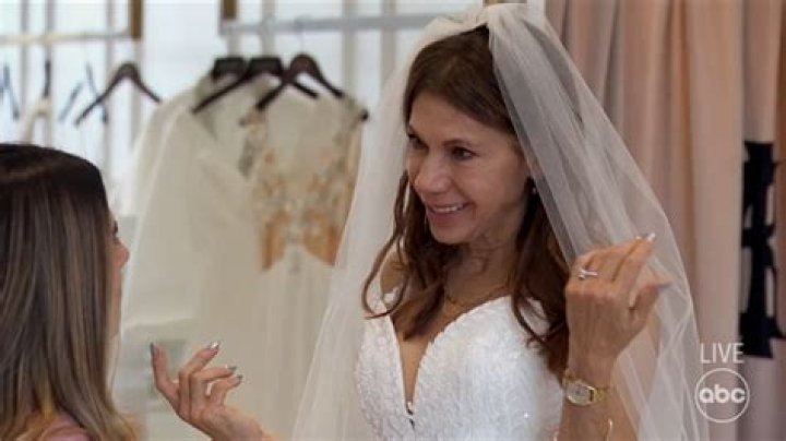 Nicole Anthony picked out her wedding dress, shares the moment