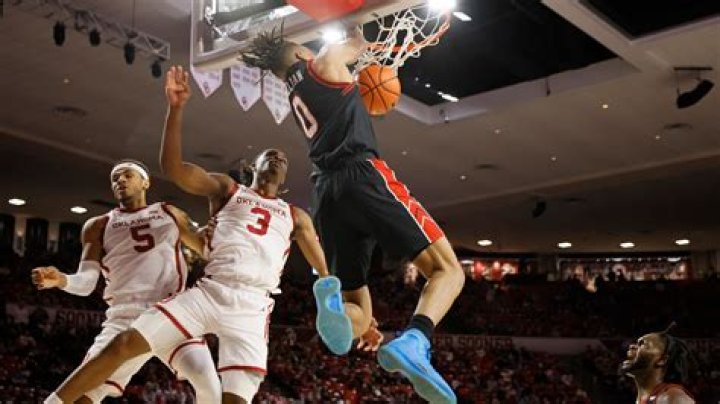 No. 20 Texas Tech beats No. 11 Oklahoma 85-84 to solidify its hold atop Big 12